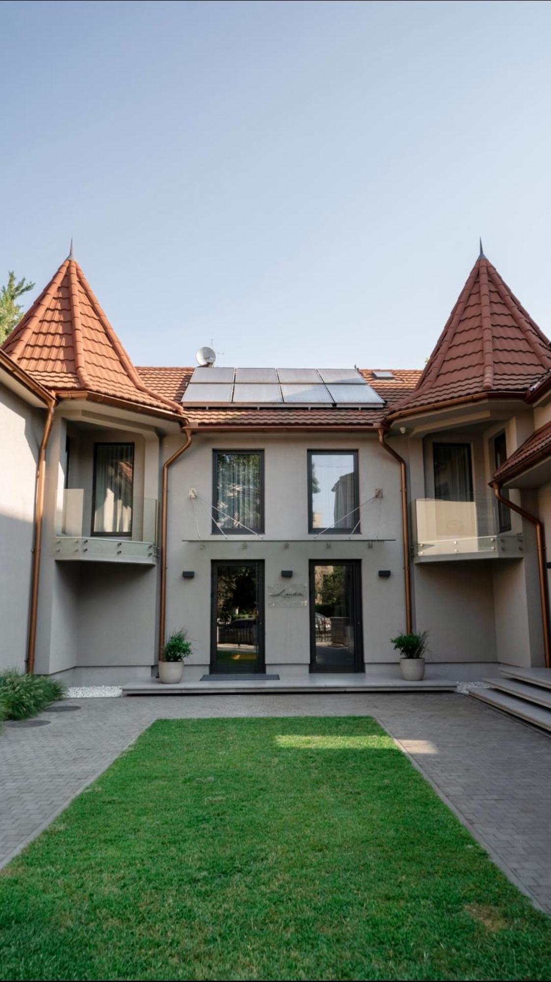 Hotel Laudon Uzhhorod Exterior photo